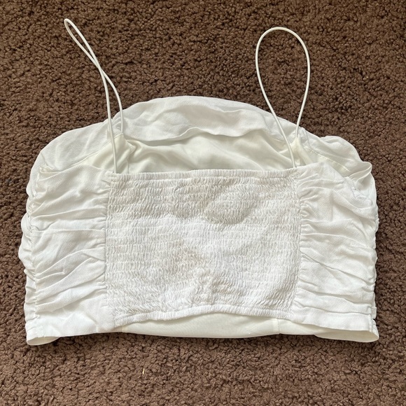 Woman’s white crop tank top - Picture 3 of 3